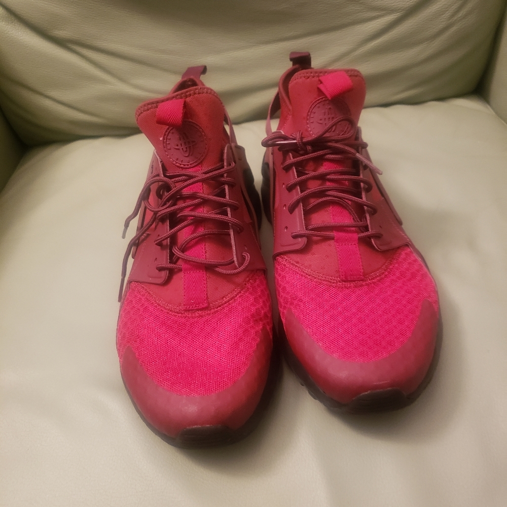 Nike huarache's (Triple red)